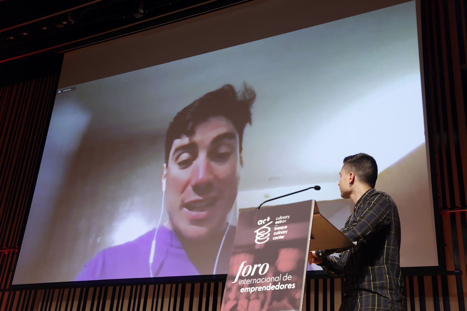 Eneko Axpe, un "gastrofísico" que trabaja para la NASA y hace hip hop