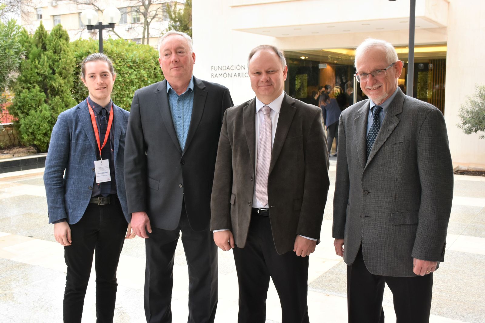 Profesores e investigadores del Instituto Tecnológico de Massachusetts (MIT) han advertido que la actual inestabilidad geopolítica frena los avances que se habían realizado hacia una huella de carbono neutral en una entrevista con EFE en la Fundación Ramón Areces. En la foto, de izquierda a derecha, el investigador postdoctoral y docente del MIT, Peter Godart; el profesor de ingeniería del MIT, Dennis G. Whyte; el director adjunto del programa de Investigación Científica del MIT, Sergey Paltsev (dcha) y el ingeniero de investigación del MIT, Howard J. Herzog. EFE/ Fundación Ramón Areces / SOLO USO EDITORIAL/ SOLO DISPONIBLE PARA ILUSTRAR LA NOTICIA QUE ACOMPAÑA (CRÉDITO OBLIGATORIO)