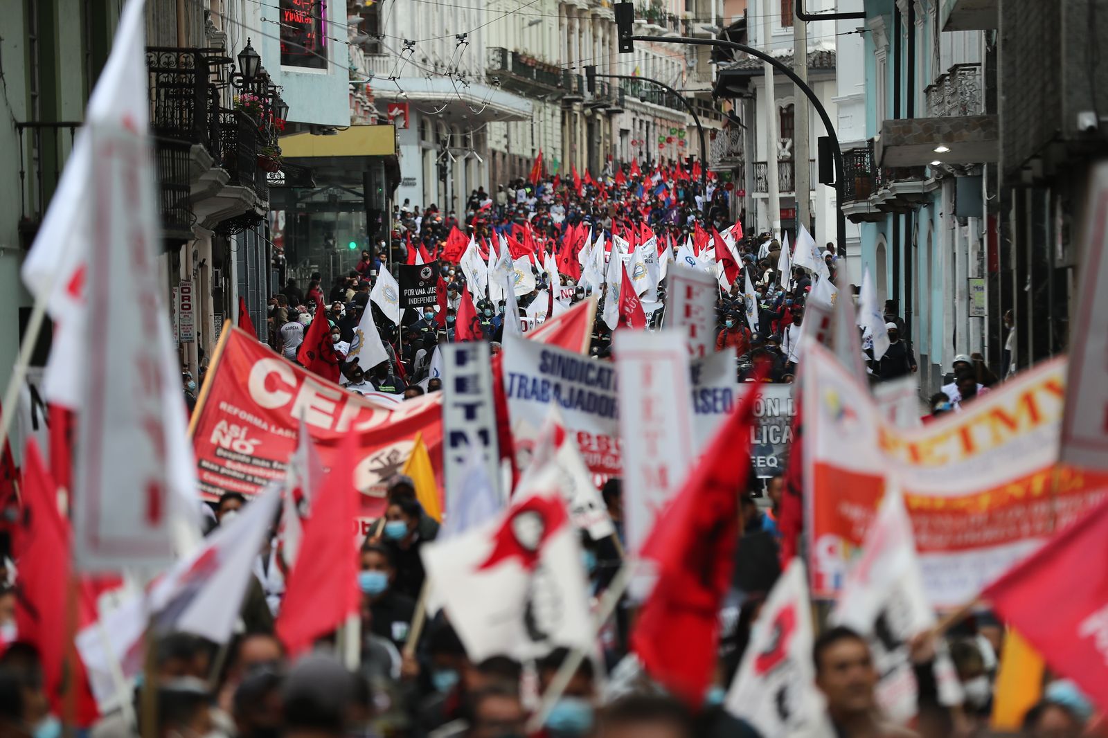 Sindicatos de Ecuador rechazan en la calle el plan de inversiones de Lasso