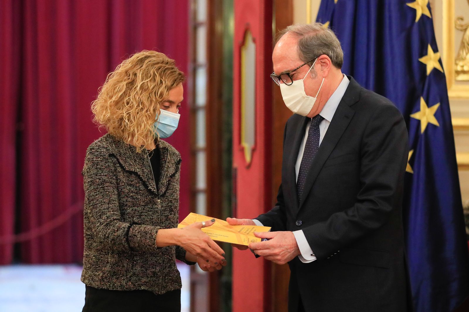 El defensor del pueblo pide mejorar la acogida de refugiados y atender la emergencia social