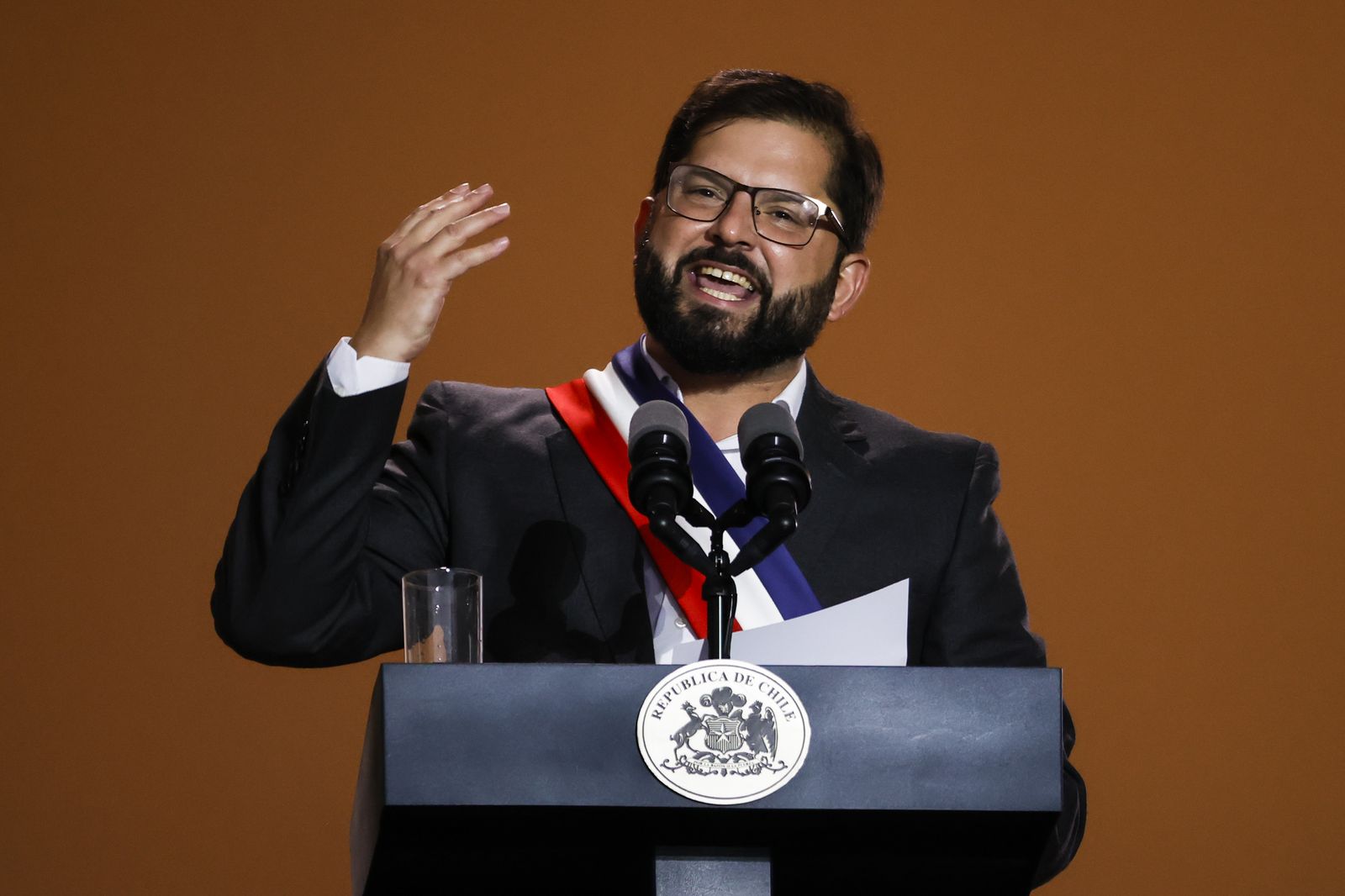 Boric debuta como presidente de Chile con un 50 % de aprobación, según sondeo