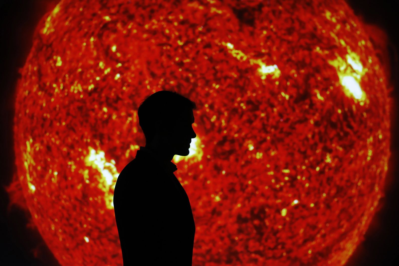 El CosmoCaixa invita a redescubrir la relación de la humanidad con el sol