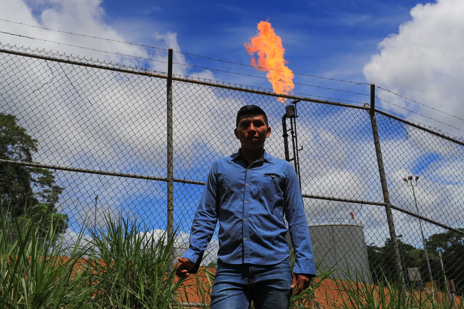 Afectados por la contaminación de mecheros en la Amazonía de Ecuador exigen medidas