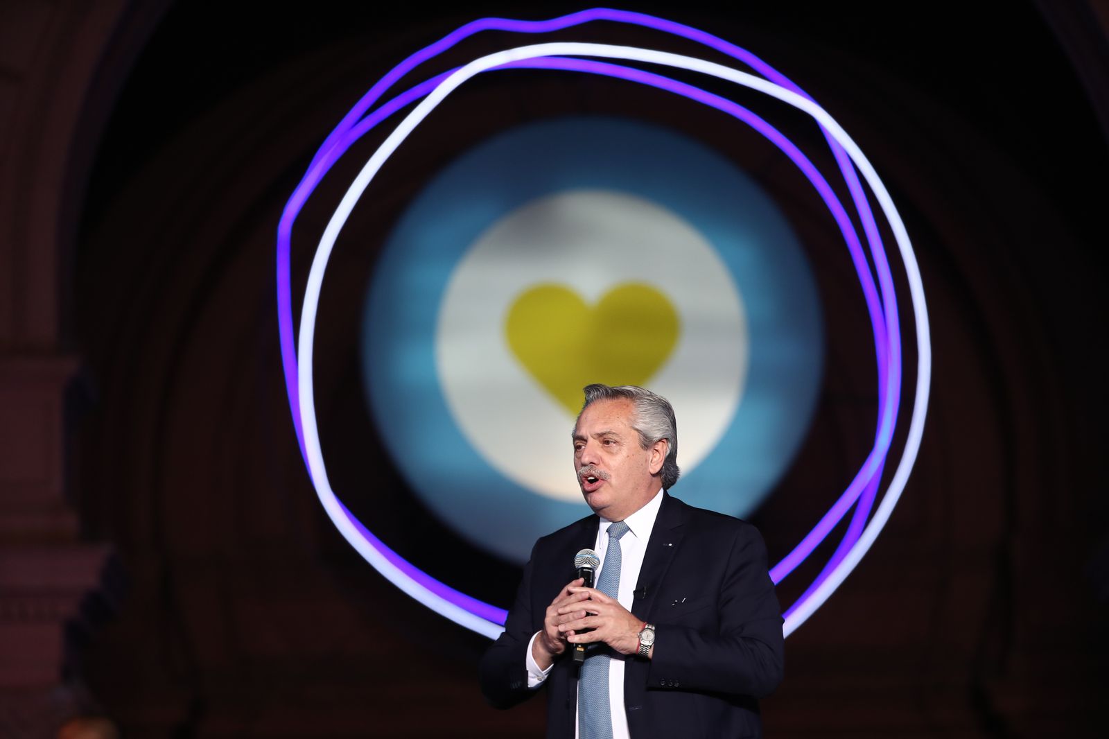 El presidente argentino honra a los científicos desaparecidos en la dictadura