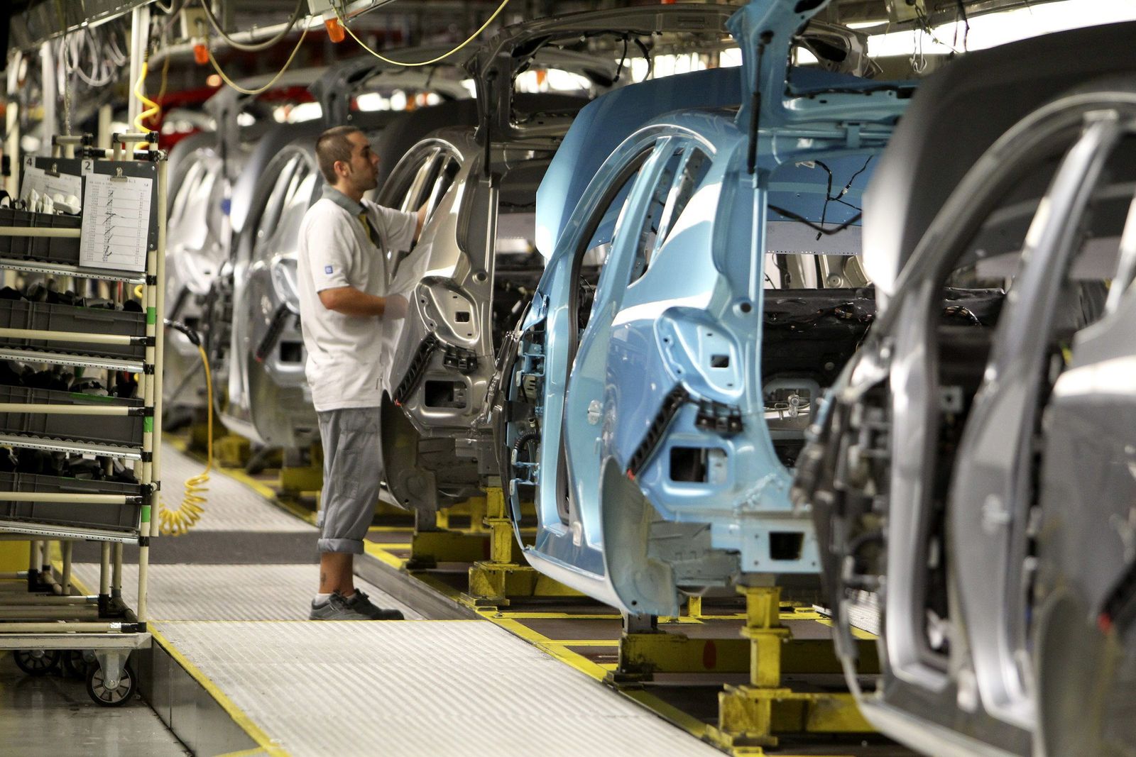 La economía española creció el 5,1 % en 2021, una décima más de lo adelantado